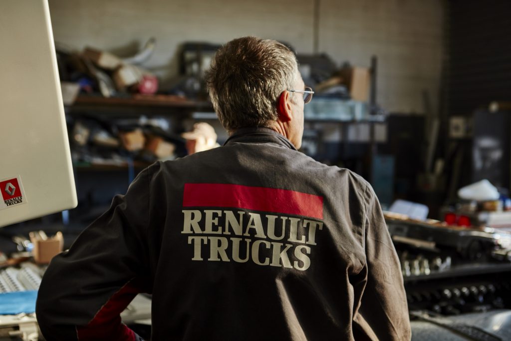 Image 2 Renault Trucks offers two year warranty on Renault Trucks fitted parts