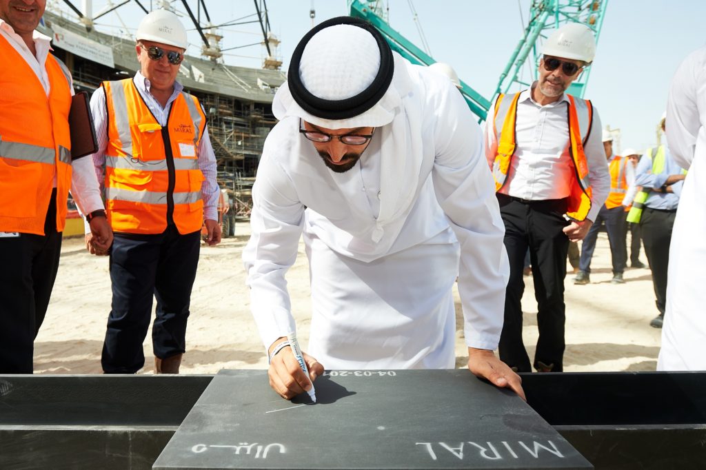 HE Mohamed Khalifa Al Mubarak signs roof truss of Yas Bay Arena