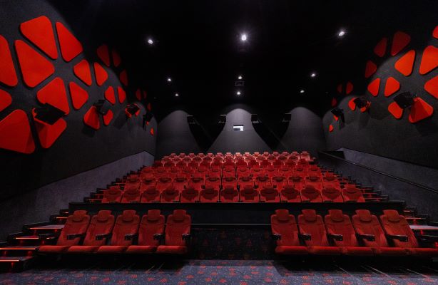 افتتاح دور سينما كبيرة جديدة في الطائف بالمملكة العربية السعودية: هافلوك ون يكمل التصميم الداخلي