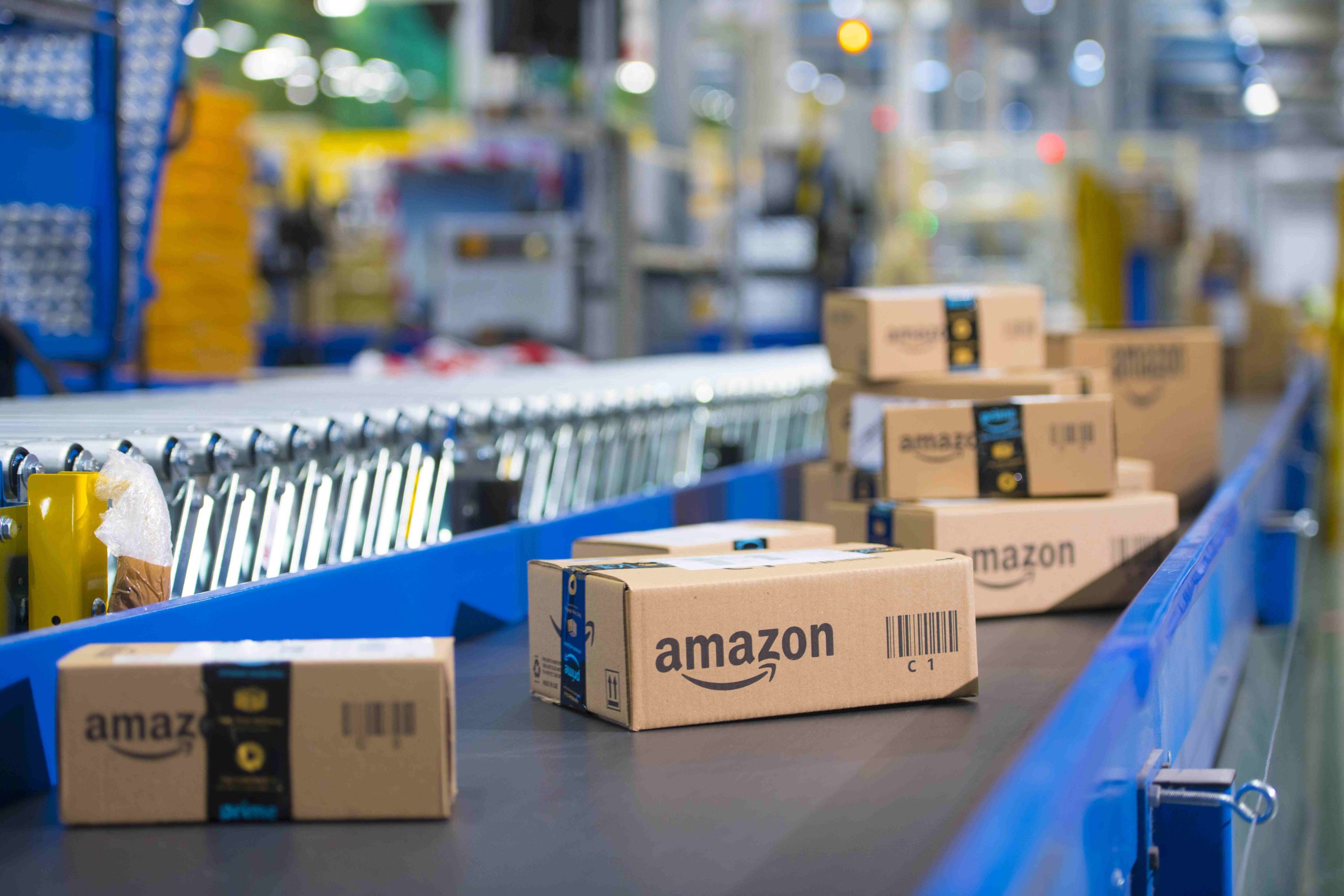 Amazon boxes on conveyor belt 1 scaled