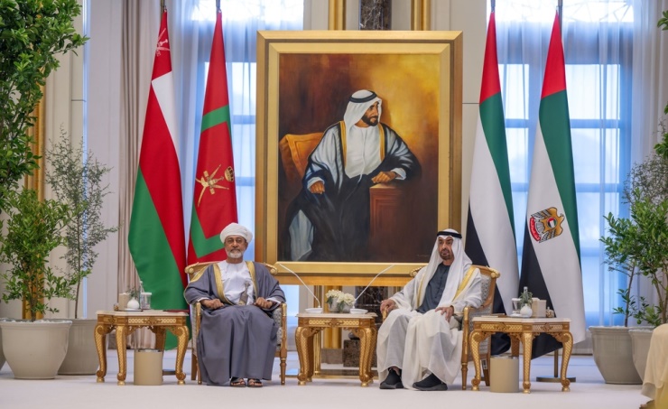 UAE President and Sultan of Oman discuss enhancing relations and regional developments